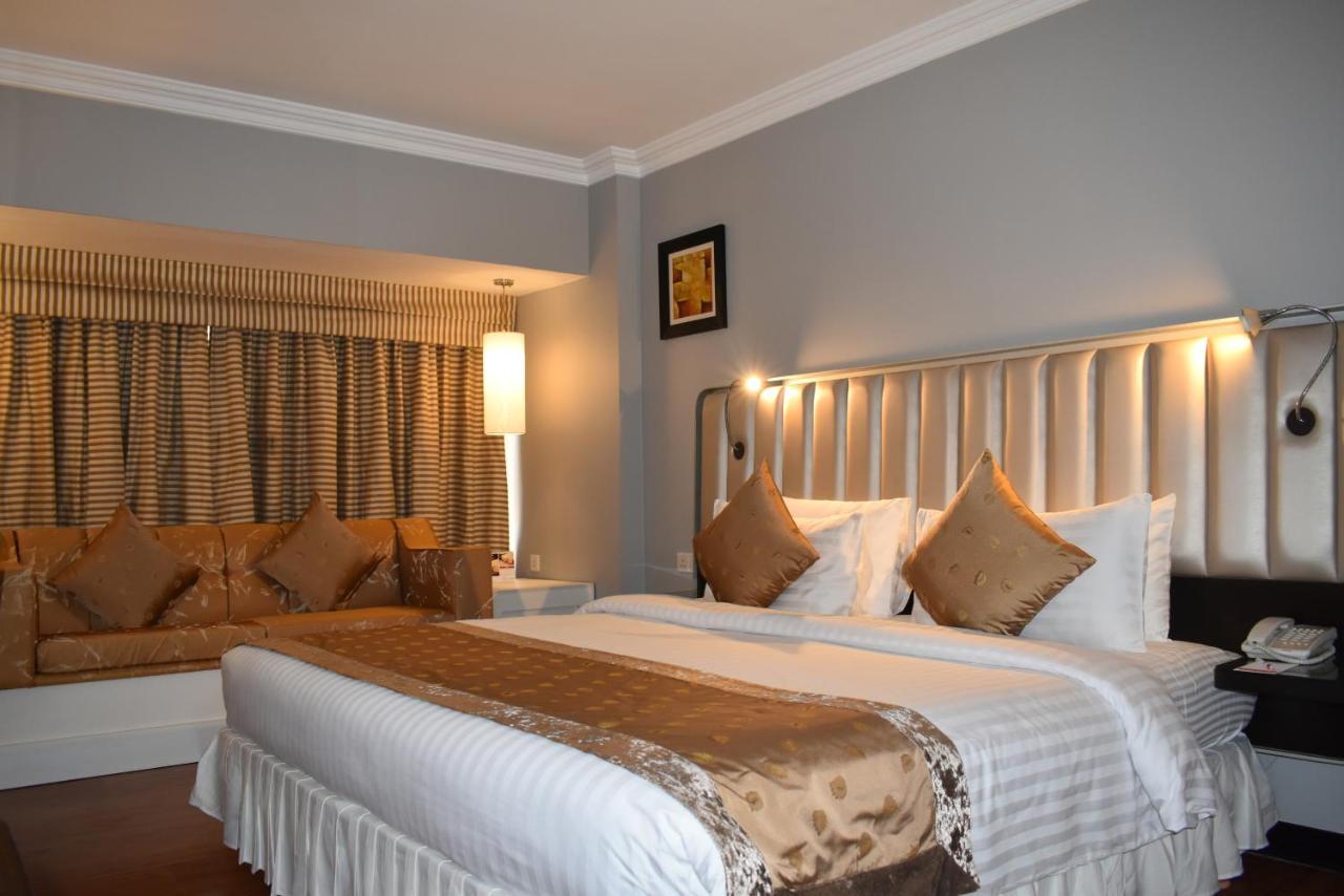 Ramada Plaza By Wyndham Karachi Airport Hotel Экстерьер фото A bedroom at the hotel