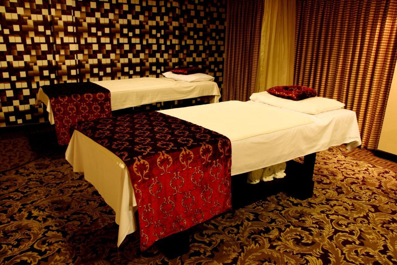 Ramada Plaza By Wyndham Karachi Airport Hotel Экстерьер фото Massage beds