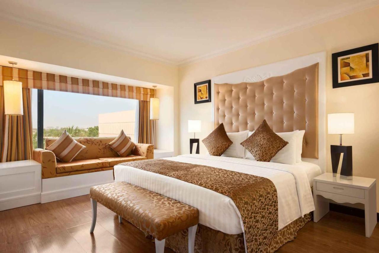 Ramada Plaza By Wyndham Karachi Airport Hotel Экстерьер фото Suite