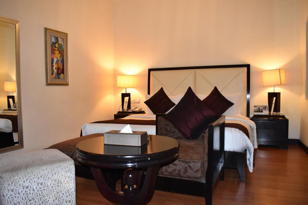Ramada Plaza By Wyndham Karachi Airport Hotel Экстерьер фото A bedroom at the Taj Bengal