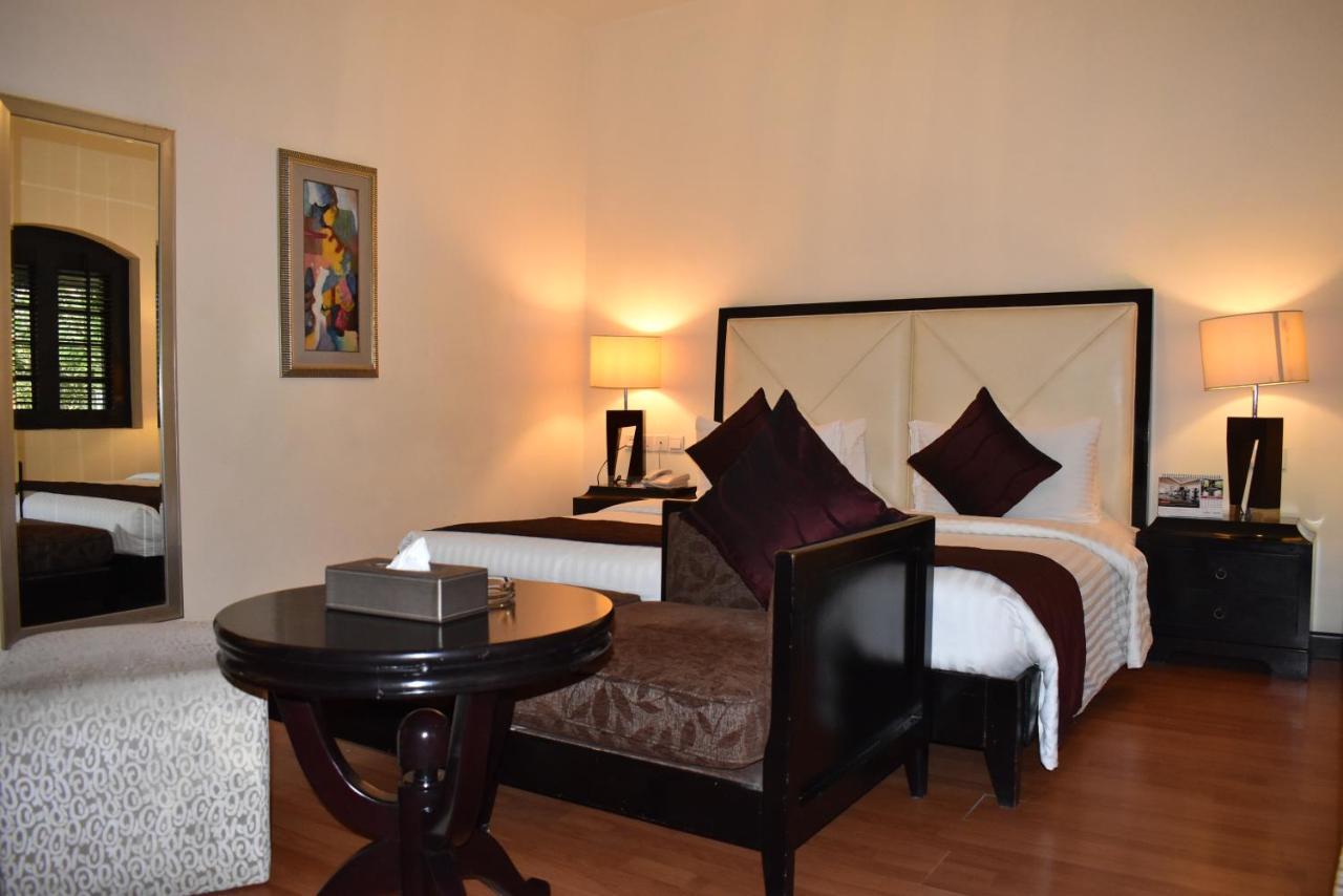 Ramada Plaza By Wyndham Karachi Airport Hotel Экстерьер фото A bedroom at the hotel