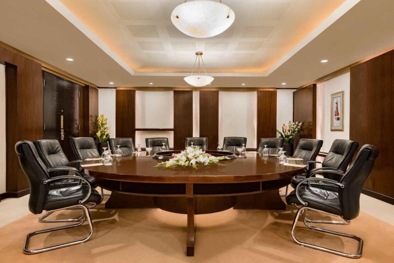 Ramada Plaza By Wyndham Karachi Airport Hotel Экстерьер фото Boardroom at the Four Seasons Hotel, London
